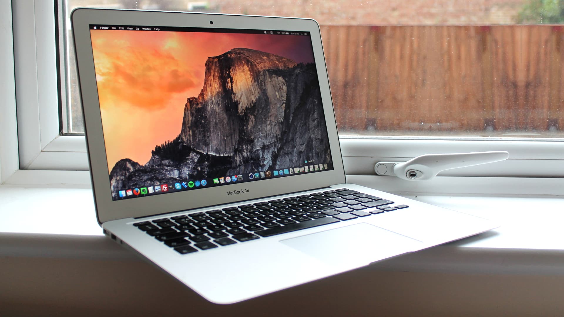 Repair LCD Glass (Screen) Macbook Air 13 inch 2017