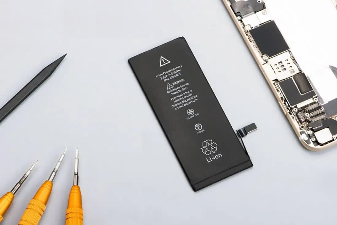 WHEN YOU HAVE TO CHANGE YOUR IPHONE BATTERY